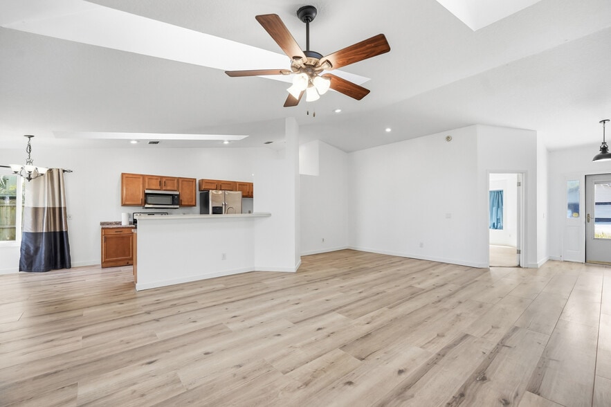 Building Photo - 11149 Losco Junction Dr S