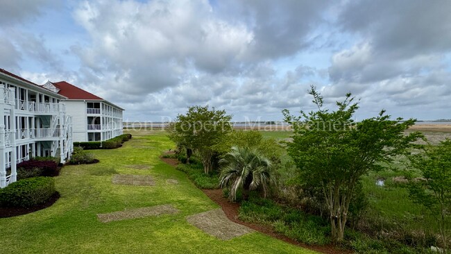 Building Photo - LEASING SPECIAL - Ask about our 1 month Re...