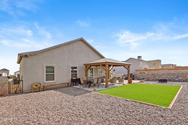 Building Photo - 14852 Jack White Ave