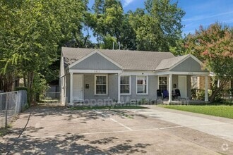 Building Photo - 2422 Roanoke Ave