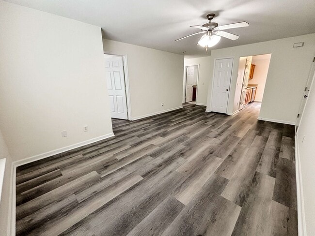 Building Photo - Move-In Ready 3BR/2BA Quadruplex in Cartersville!
