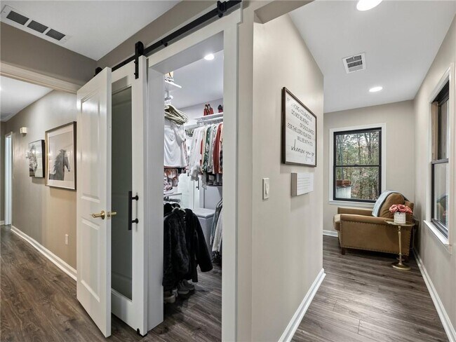 Building Photo - 7328 Ivy Cir