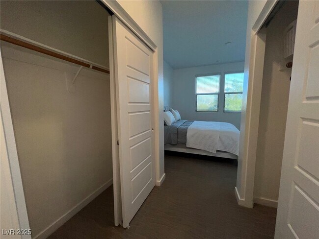 Building Photo - 11237 Rainbow Peak Ave