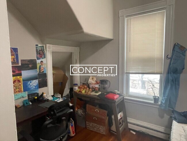 Building Photo - 65 Hillside St