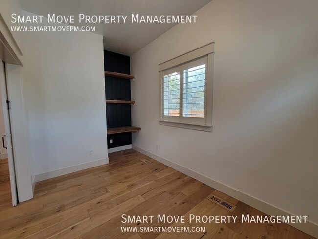 Building Photo - 2463 N Ashgrove Ln