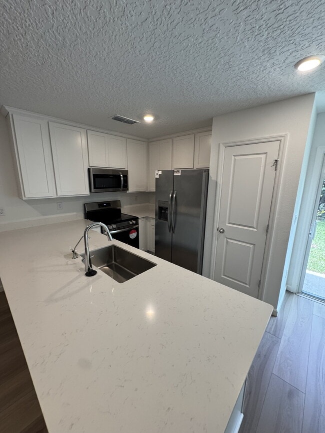 Building Photo - Brand New 3 Bed | 2.5 Bath Townhome – Mode...