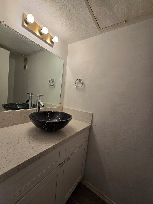 Building Photo - 11231 Briar Forest Dr