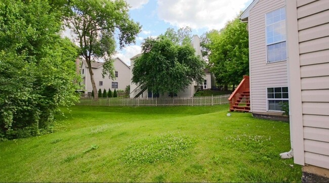 Building Photo - 531 Primrose Ln