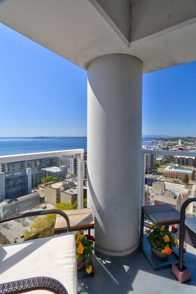 Building Photo - Arbor Place Tower Condominiums ~ Belltown