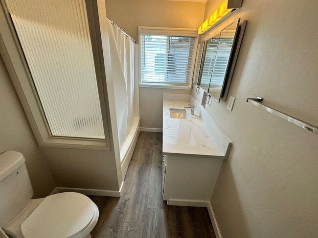 Building Photo - Renovated in 2023!! 4BD/2BA; Quick Walk to Campus (Lease out, pending signatures. Check back in a...