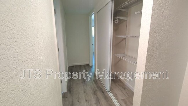 Building Photo - 10402 S White Rock Rd