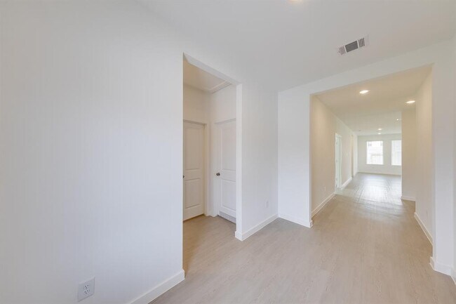 Building Photo - 10601 Ellerston Rd