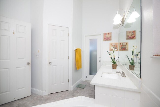 Building Photo - 4737 Chalfont Dr