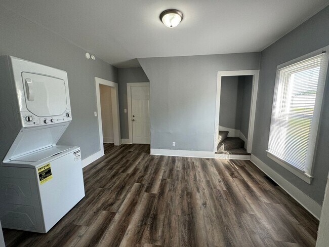 Building Photo - Newly Remodeled 2-Bed, 1-Bath Home in Hami...
