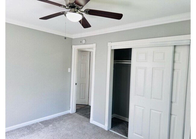 Building Photo - 4914 Kelso St