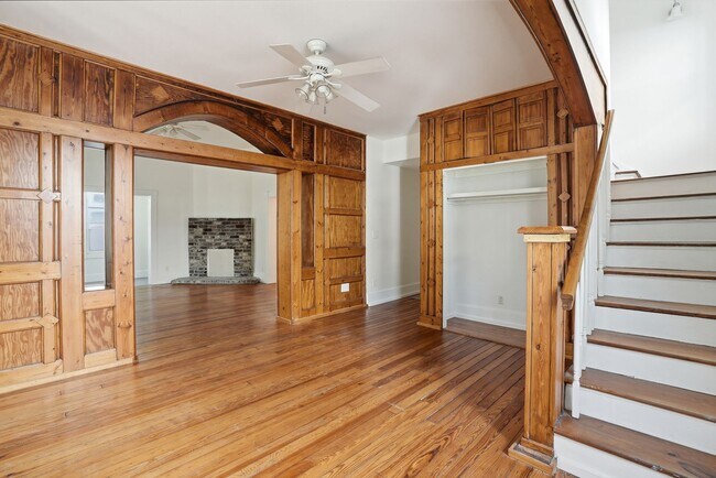 Building Photo - Beautiful Victorian Home for Lease in the Heart of Savannah
