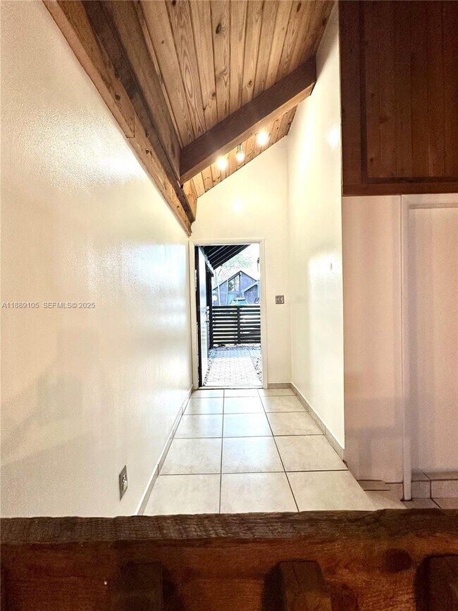 Building Photo - 497 N University Dr