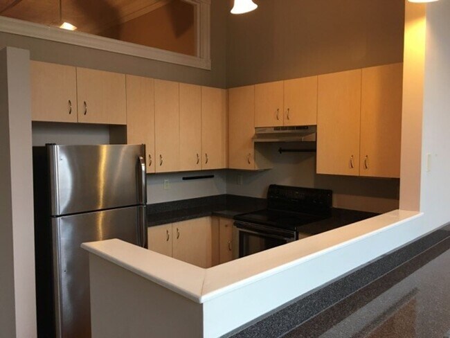 Interior Photo - 121 W Broad St