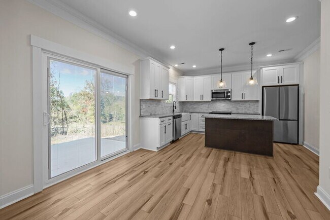 Building Photo - Stunning New Build!