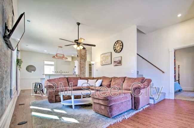 Building Photo - 706 Wilson Ave