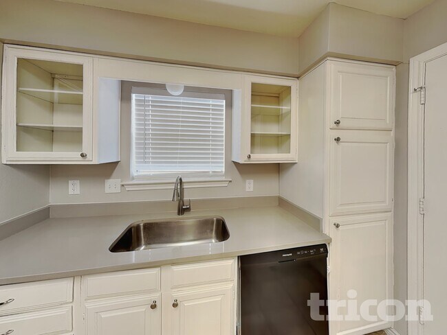 Building Photo - 2124 Glenn Ln