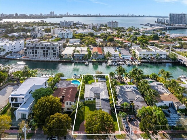 Building Photo - 950 S Shore Dr