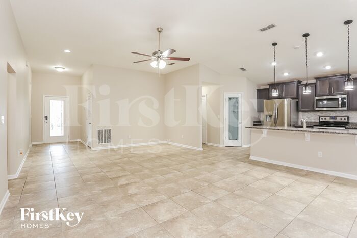 Building Photo - 12556 Itani Wy