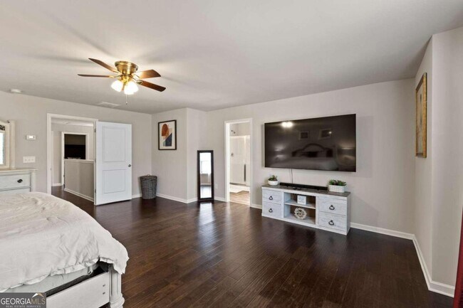 Building Photo - 240 Stillwood Dr