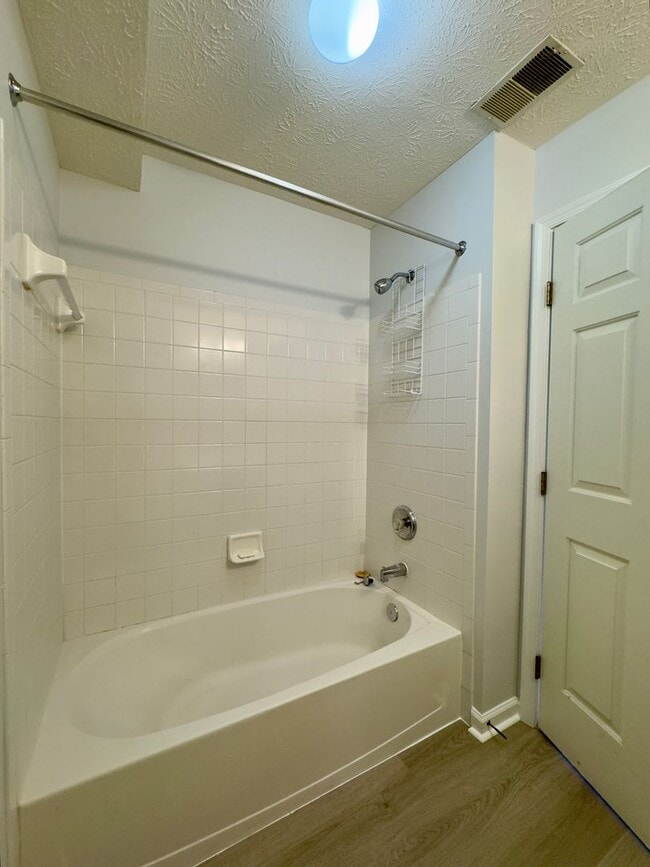 Building Photo - Charming 2 Bedroom/2 Bathroom Unit Apartment with In-Unit Laundry in Owings Mills, MD!