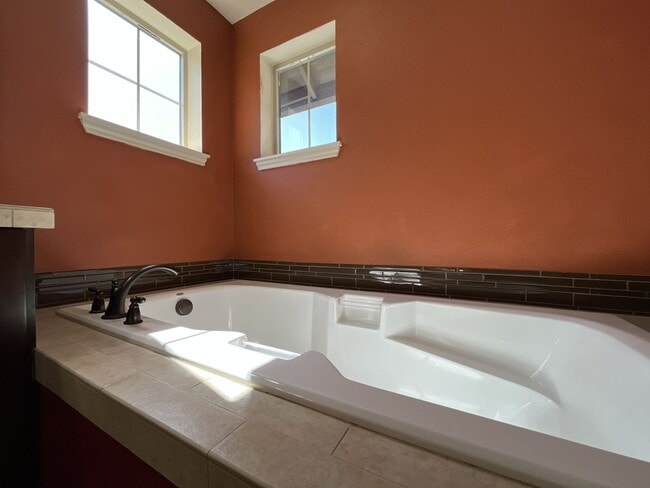 Building Photo - 3BD/3BA Bethany Home with Vaulted Ceilings, Stainless Appliances & Gas Fireplace