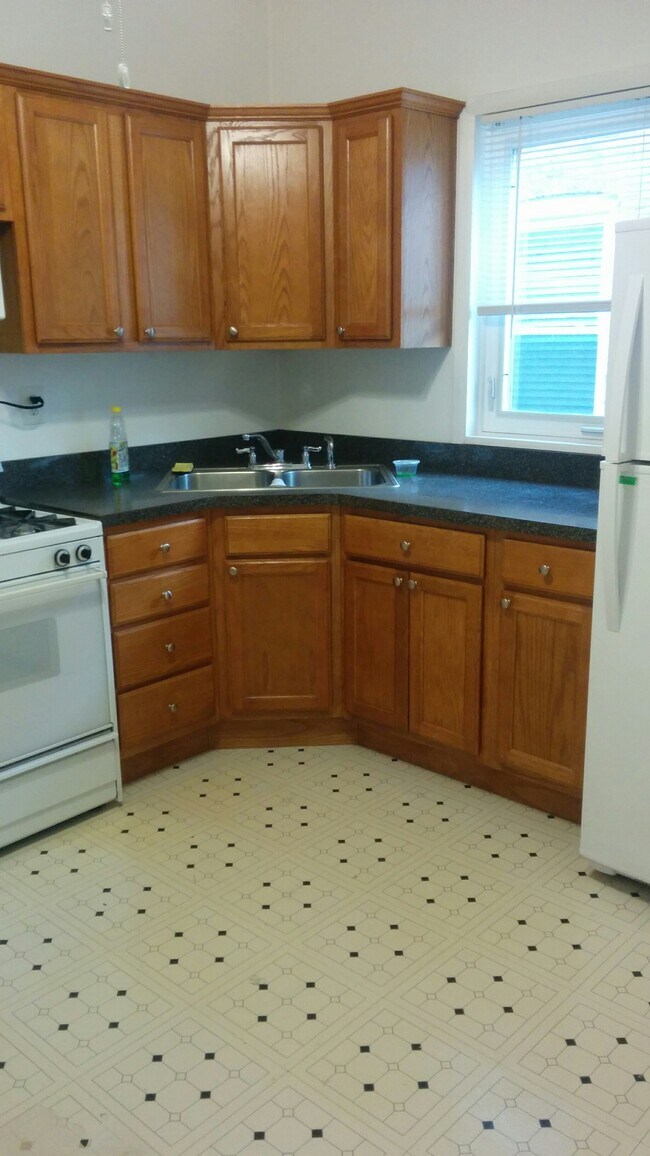 Building Photo - 5848 N Moody Ave