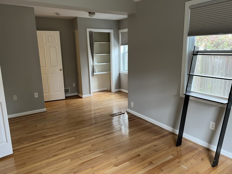 Master bedroom - 45 Oswego Ave