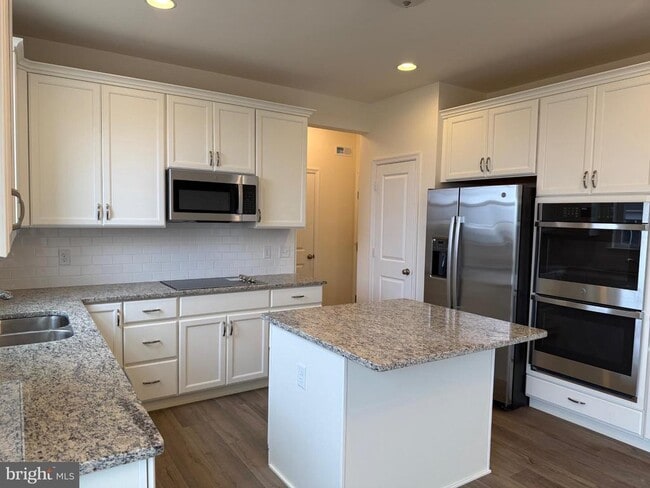 Building Photo - 414 MacLaren Ln