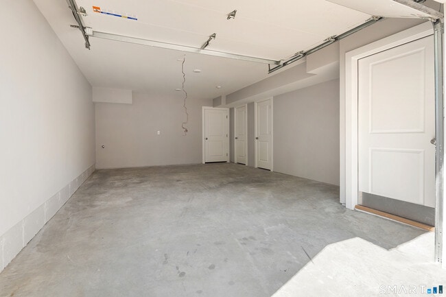 Building Photo - 91 Taft Pointe