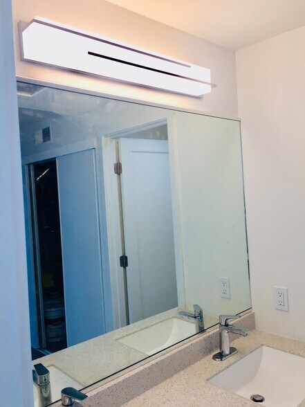 Building Photo - 2567 Folsom St