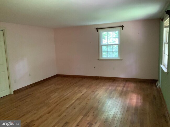Building Photo - 413 Fruit Farm Rd