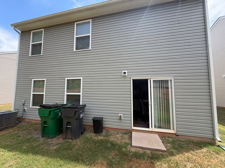 Building Photo - Room in House on Creedmore Hills Dr