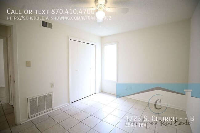 Building Photo - Centrally located 2 bed, 1 bath apartment