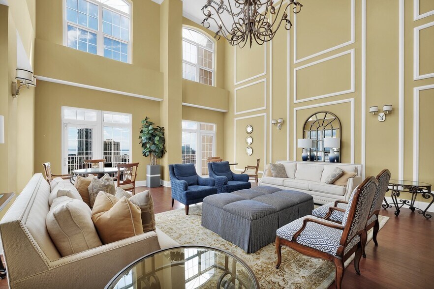 Building Photo - 400 E Bay St