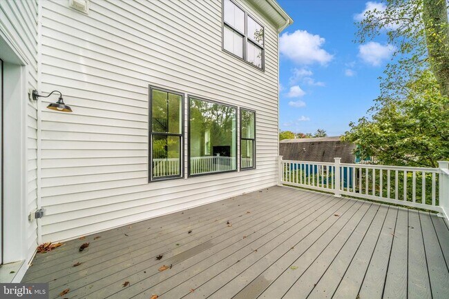 Building Photo - 801 Cedar Ave