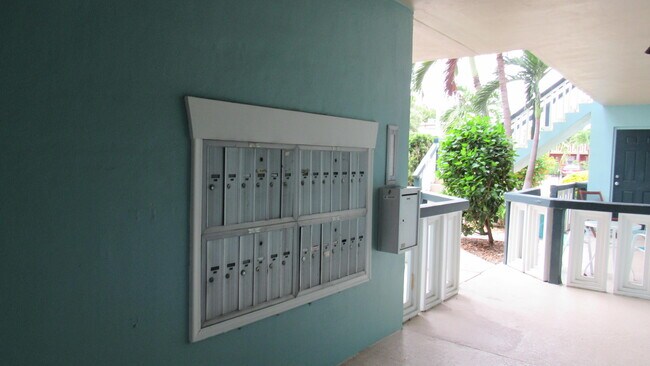 Building Photo - 306 E Ocean Ave