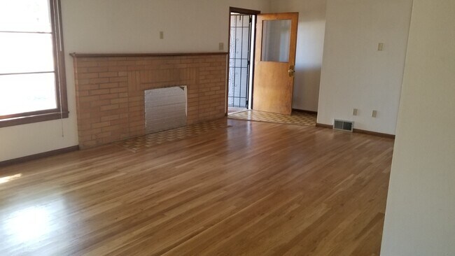 Building Photo - GL2820