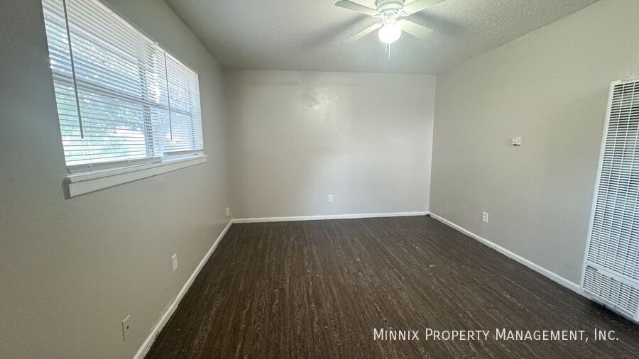 Building Photo - 3102 Ave. N-
