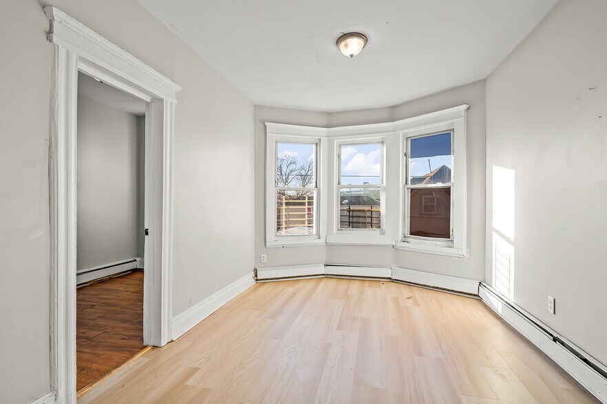 Building Photo - 30 Wainwright St