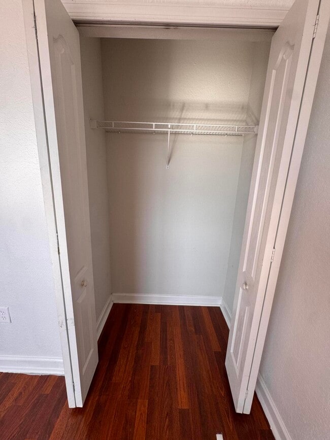 Building Photo - 1118 Shoma Dr