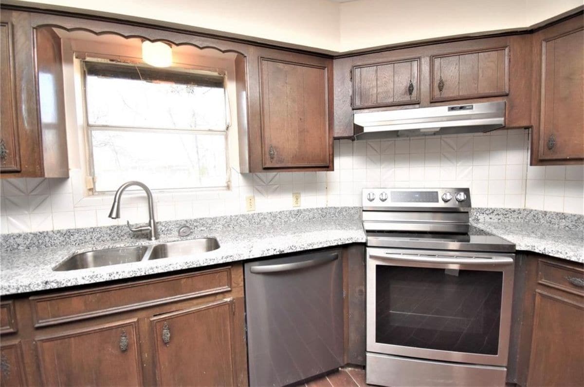 Building Photo - 126 Rollingwood St