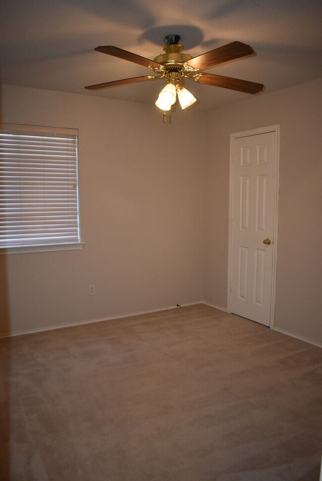 Building Photo - 4bd/2ba house close to shopping and Ft. Hood!