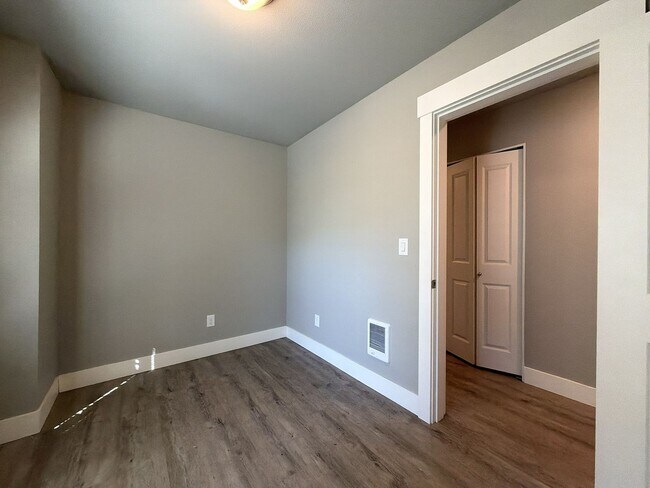 Building Photo - 13214 NE Glisan St