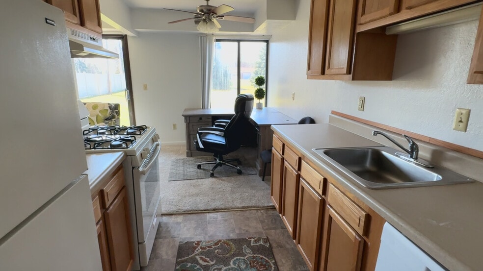 Kitchen - Waterside Apartments
