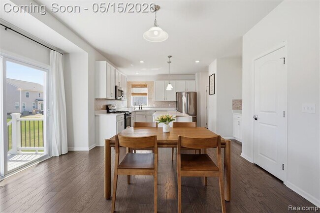 Building Photo - 241 Quartz Wy
